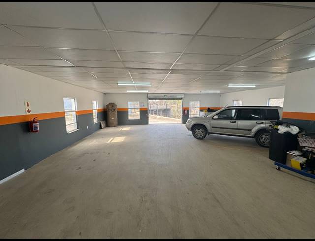 996M² OFFICE FOR SALE IN KOMANI PARK